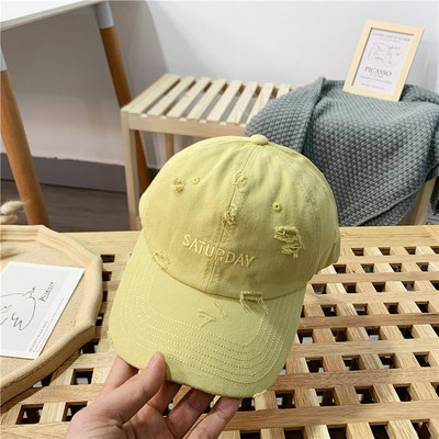 Υφαντικό καπέλο με γείσο και κέντημα