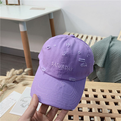 Υφαντικό καπέλο με γείσο και κέντημα