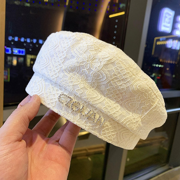 Pălărie modernă tip beretă pentru femei cu inscripție metalică