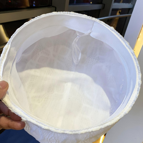 Pălărie modernă tip beretă pentru femei cu inscripție metalică