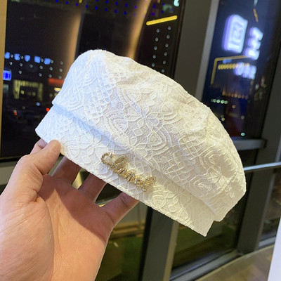 Pălărie de damă modernă tip beretă retro în alb și negru