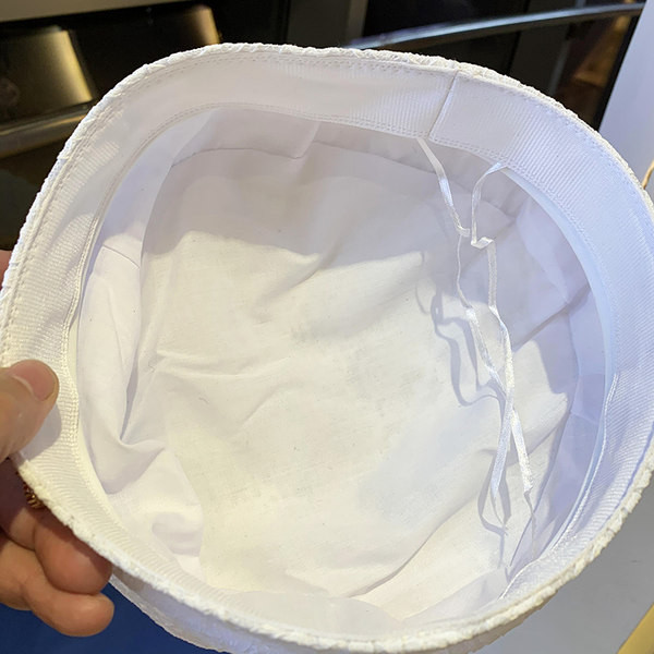 Pălărie de damă modernă tip beretă retro în alb și negru