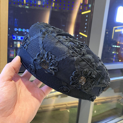 Pălărie modernă pentru femei cu paiete în alb și negru