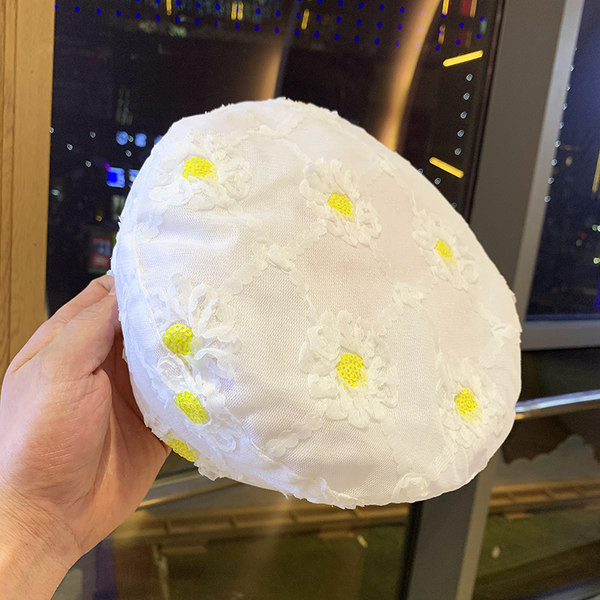 Pălărie modernă pentru femei cu paiete în alb și negru