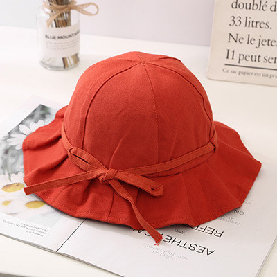 Aktualni ženski šešir sa vezicama