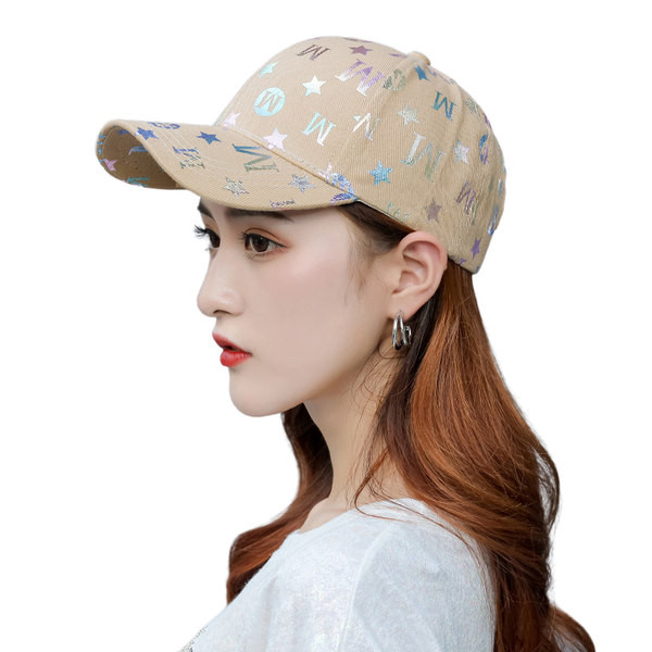 Pălărie de damă cu inscripție și vizor strălucitor