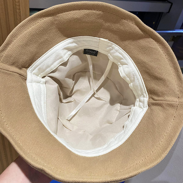 Palarie moderna de dama cu element 3D tip idiot