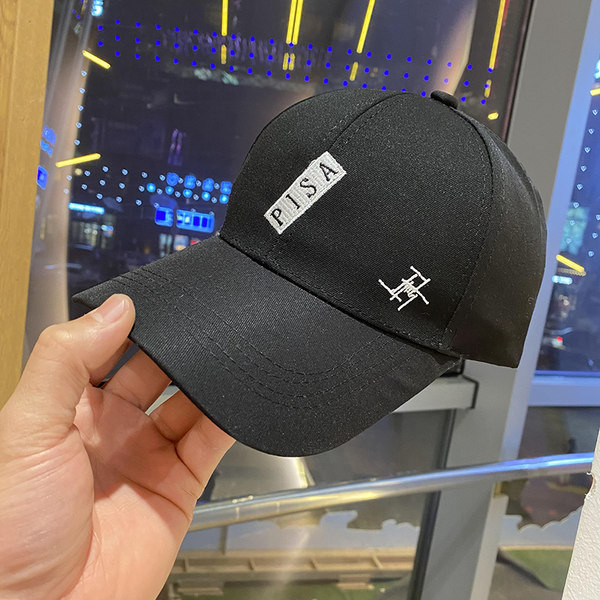 Pălărie modernă pentru femei cu vizor - în alb și negru