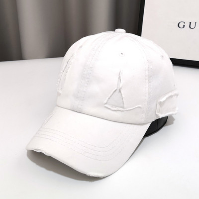 Γυναικείο καπέλο με γείσο και σκισμένο σχέδιο