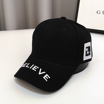 Pălărie de damă cu inscripție și în diferite culori