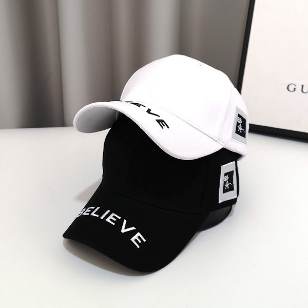 Pălărie de damă cu inscripție și în diferite culori