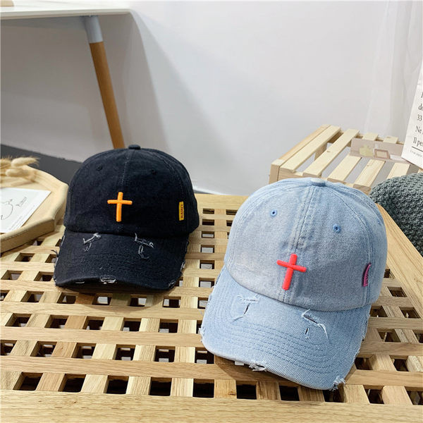 Palarie din denim cu vizor si motive rupte