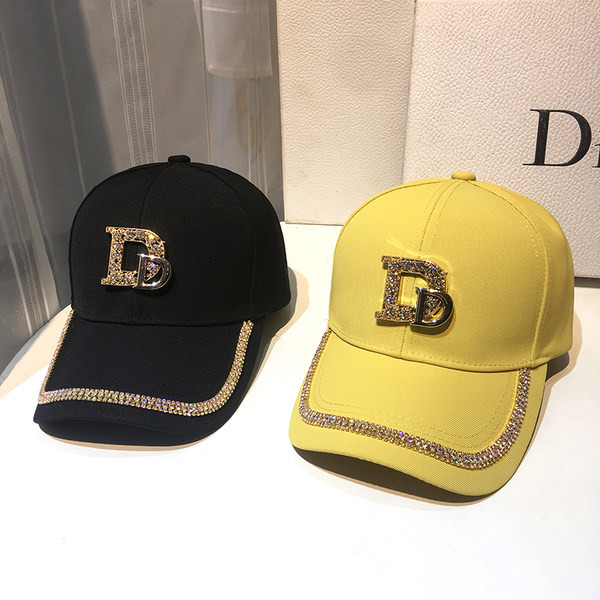 Pălărie modernă de vară pentru femei cu pietre și motiv metalic