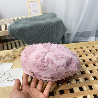 Γυναικείο καπέλο μπερέ με μεταλλική αλυσίδα