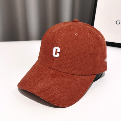 Pălărie de catifea pentru femei cu inscripție