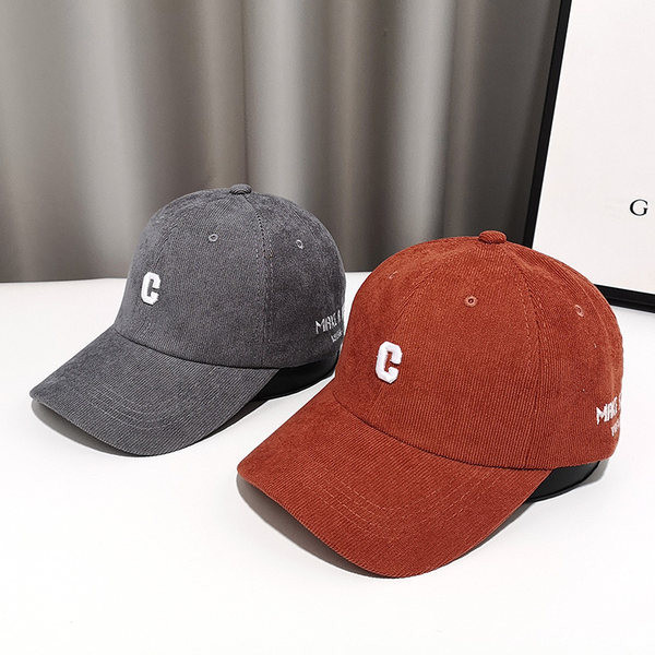 Pălărie de catifea pentru femei cu inscripție