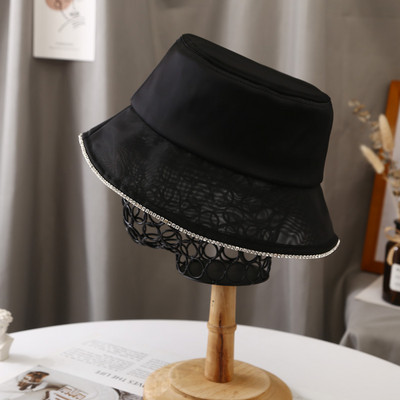 Pălărie de pescuit de zi cu zi pentru femei - în alb și negru