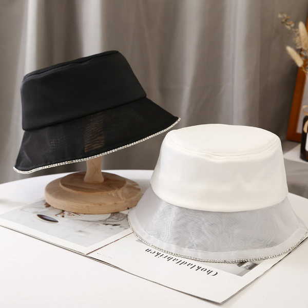 Pălărie de pescuit de zi cu zi pentru femei - în alb și negru