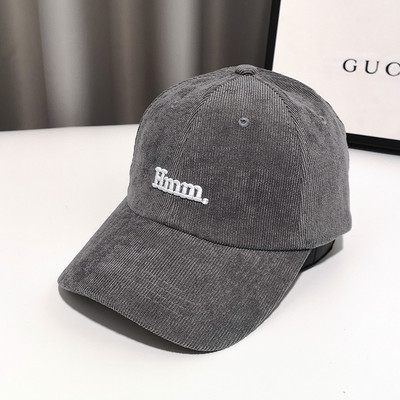 Γυναικείο καπέλο με επιγραφή και γείσο σε διάφορα χρώματα