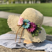 Palarie de dama de vara cu flori colorate si vizor