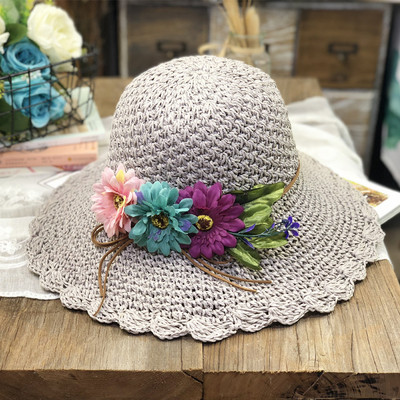 Palarie de dama de vara cu flori colorate si vizor