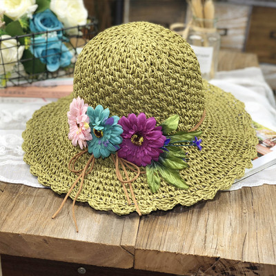 Palarie de dama de vara cu flori colorate si vizor