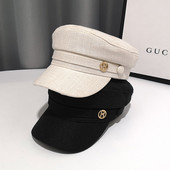 Șapcă modernă de damă cu decor metalic