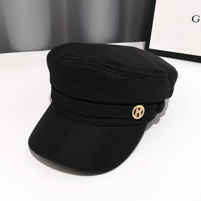 Șapcă modernă de damă cu decor metalic