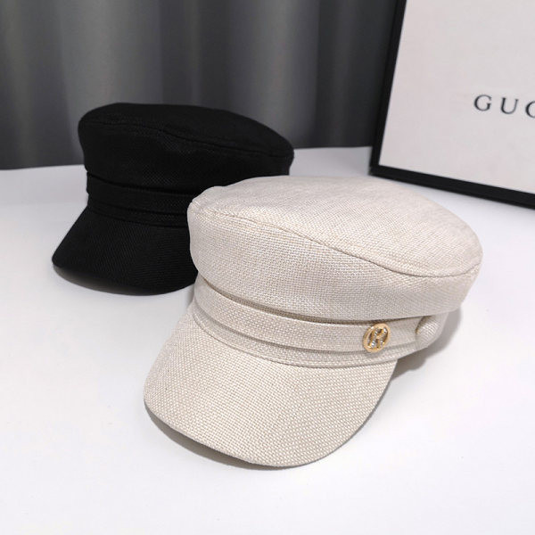 Șapcă modernă de damă cu decor metalic