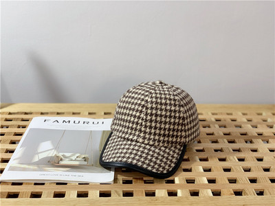 Palarie casual in carouri pentru femei