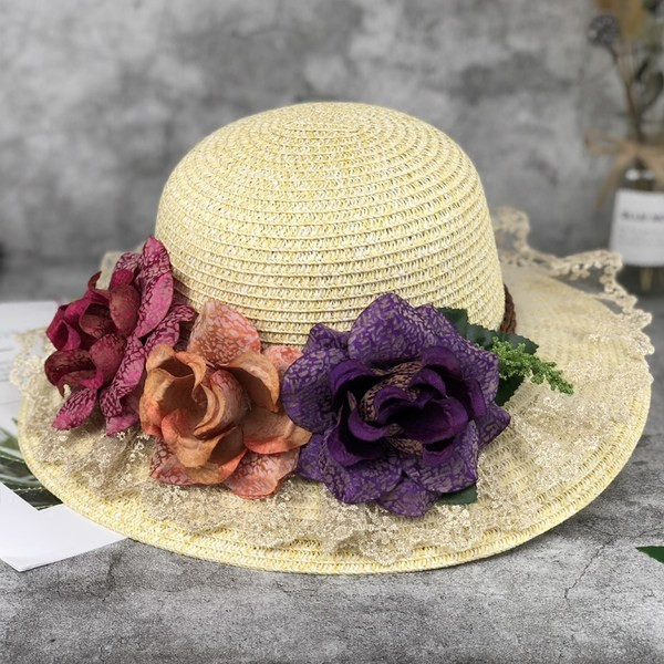 Palarie de dama cu flori colorate si dantela