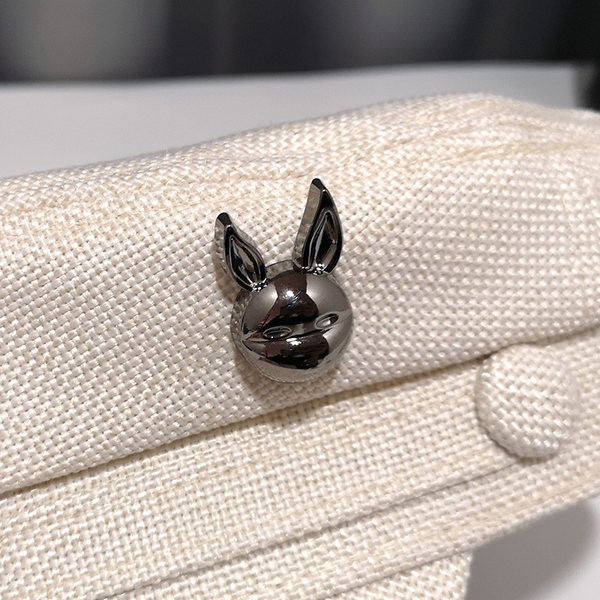 Palarie moderna de dama cu decor metalic