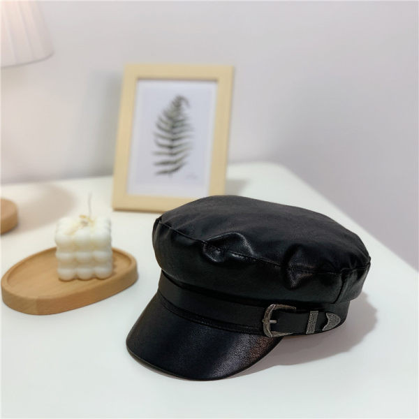 Beretă modernă din piele cu cataramă metalică