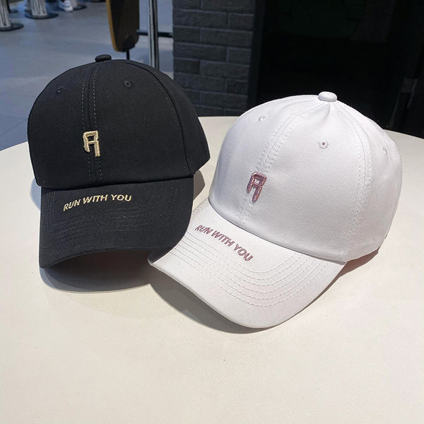 Palarie casual dama cu vizor si broderie in alb si negru