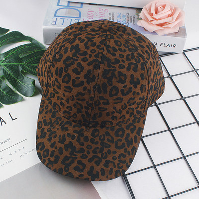 Palarie moderna de dama cu vizor si imprimeu animal