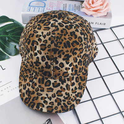 Palarie moderna de dama cu vizor si imprimeu animal