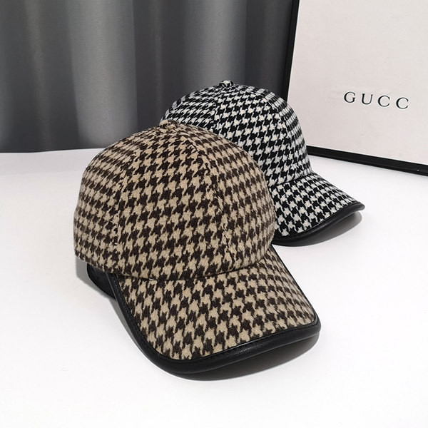 Palarie casual de dama in carouri cu viziera in maro si negru