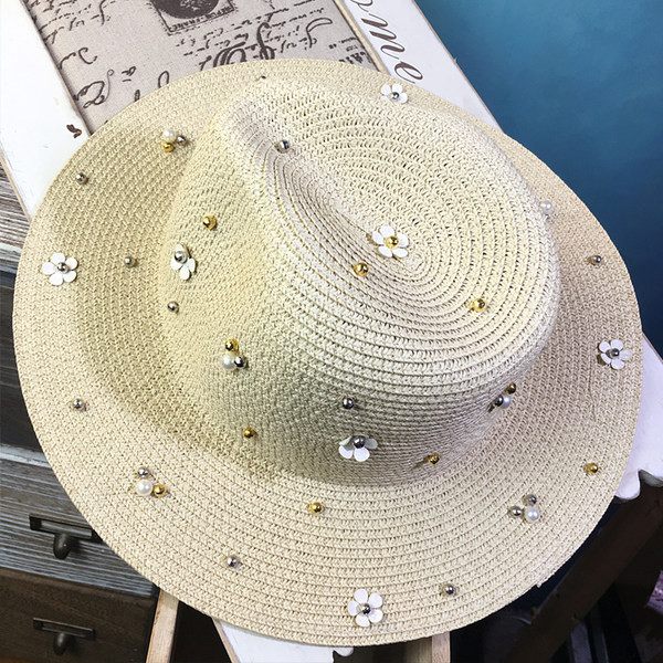 Ženski ljetni šešir s metalnim cvjetićima
