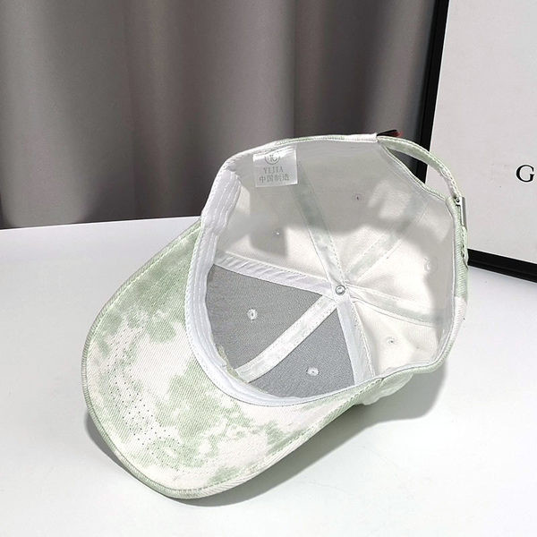 Γυναικείο καπέλο σε τέσσερα χρώματα με γείσο