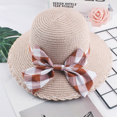 Γυναικείο ψάθινο καπέλο με καρό κορδέλα