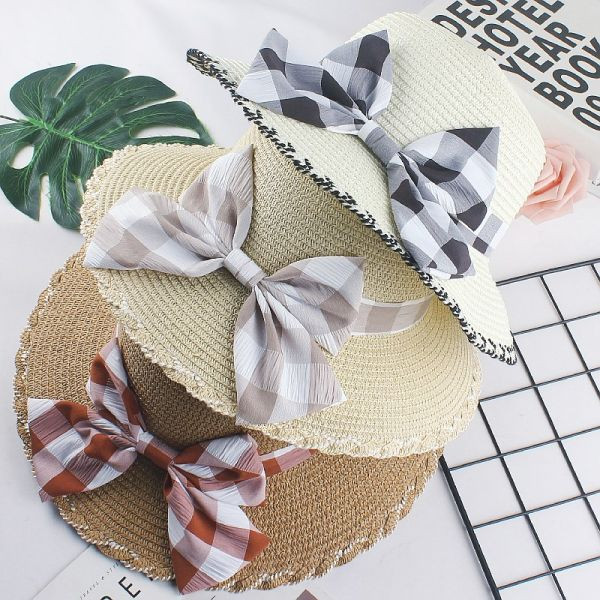 Γυναικείο ψάθινο καπέλο με καρό κορδέλα