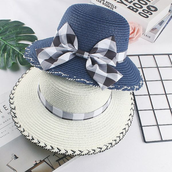 Γυναικείο ψάθινο καπέλο με καρό κορδέλα