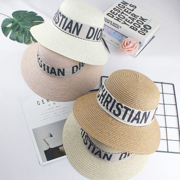 Pălărie de damă cu inscripții - potrivită pentru plajă