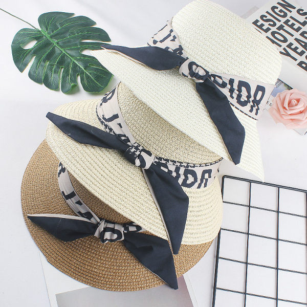 Pălărie de damă cu inscripții - potrivită pentru plajă