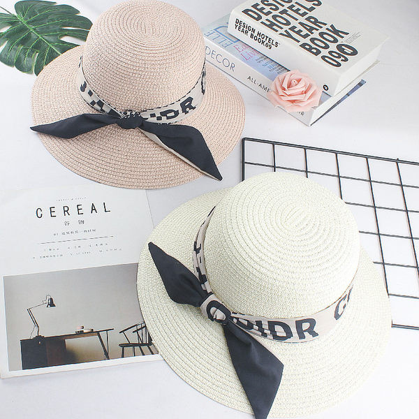 Pălărie de damă cu inscripții - potrivită pentru plajă