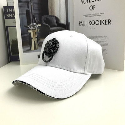 Palarie moderna de dama cu element metalic si vizor