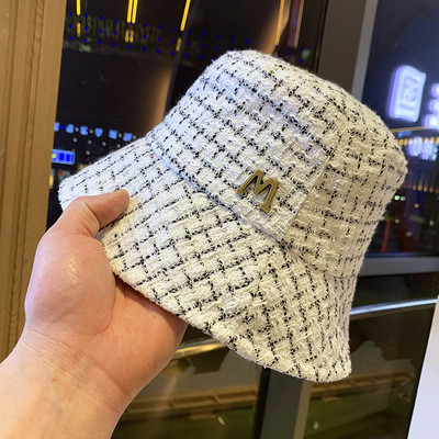 Pălărie casual de damă cu o literă din metal - tip idiot