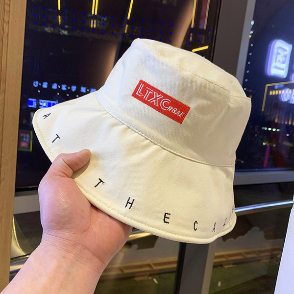 Pălărie casual de damă cu o literă din metal - tip idiot