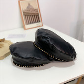 Beretă damă din piele cu carouri metalice