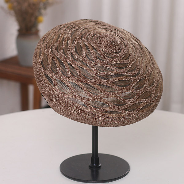 Palarie de dama tip bereta potrivita pentru primavara